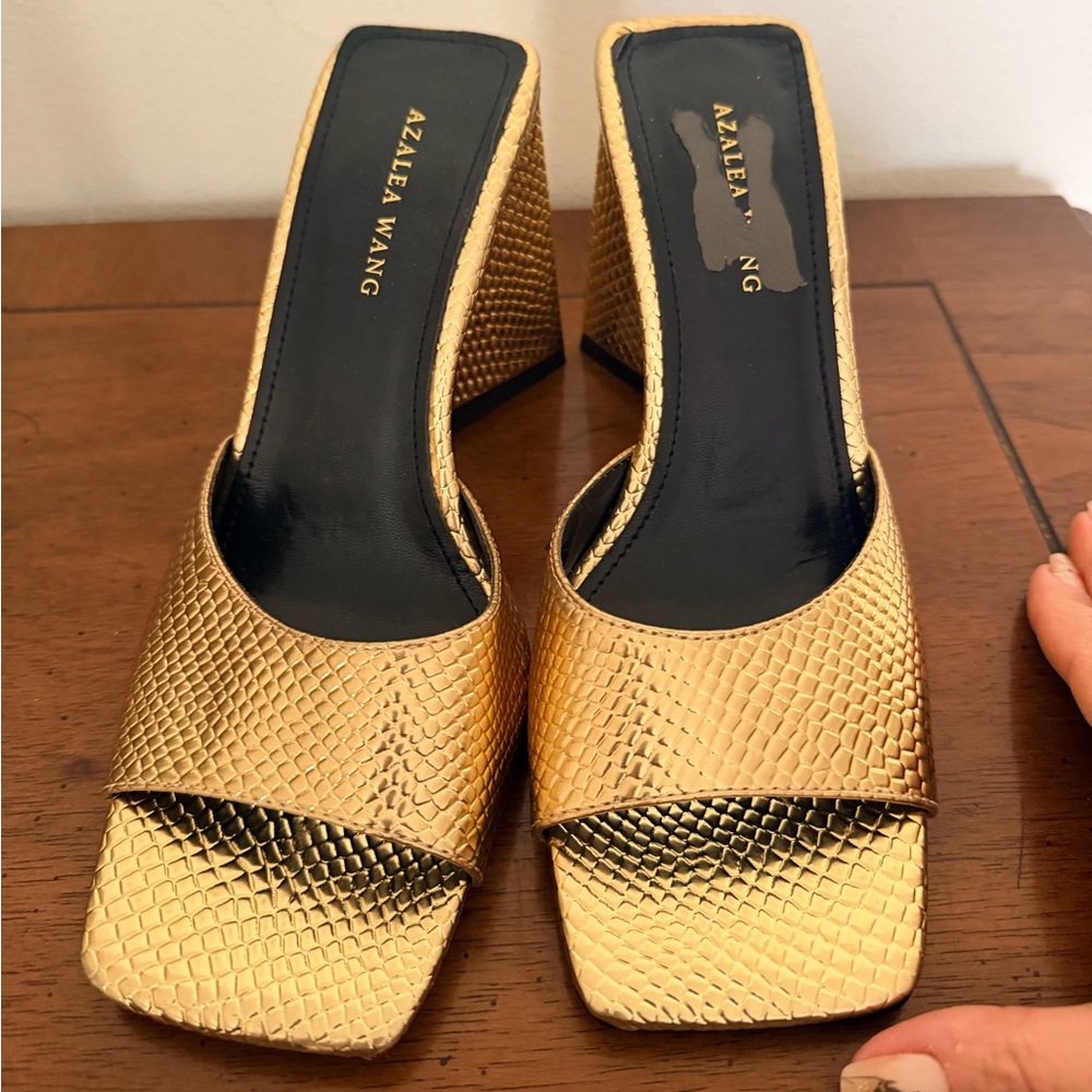Azalea Wang Beatrix Gold Embossed leather Mules heels size 7 holiday statement